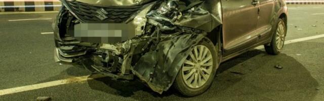 ZAKUCAO SE U STUB ULIČNE RASVETE U NOVOM SADU! Od automobila malo šta ostalo! (FOTO)