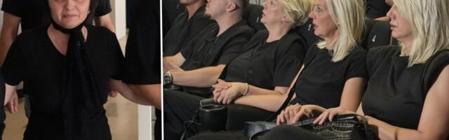 Šta ovo bi? Ćerke Andrije Bajića odjurile sa komemoracije, 41. godinu mlađa udovica još "ispravlja krive drine" nakon incidenta