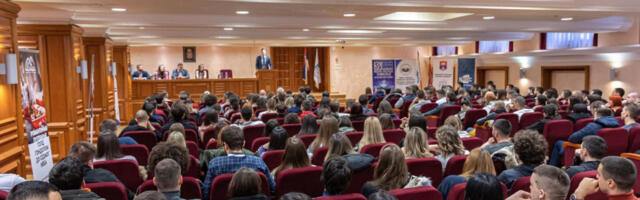 STUDENTI TRAŽE IZLAZ: Plenumi su teror manjine