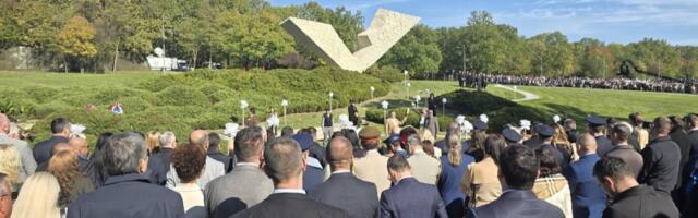 OKTOBARSKE SVEČANOSTI: Na Velikom školskom času poema "Srce zemlje" (PROGRAM)