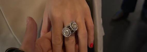 "izgleda kao otvarač za konzerve": Objavila fotografiju vereničkog prstena, kad je rekla cenu tek su usledili grozni komentari