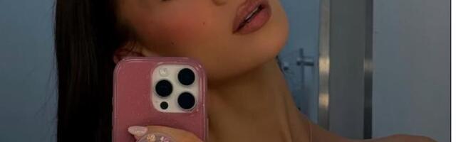 Nikola Pelc pozirala potpuno gola do struka: Uoči Bruklinovog rođendana podigla prašinu na mrežama (Foto)