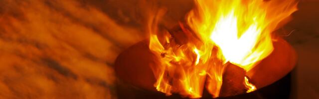 Nezadovoljan poslom hteo da zapali auto majstoru, pa planulo njegovo vozilo