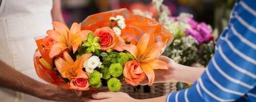 Ako idete u goste na Mladence, u buket cveća obavezno dodajte grančice ove dve biljke: Veruje se da donose blagostanje i čuvaju brak od iskušenja