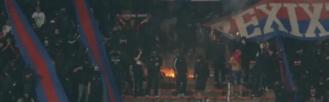 (VIDEO) Totalni haos u Medeljinu: Prekinuta utakmica posle minut, navijači zapalili pola stadiona i uleteli na teren