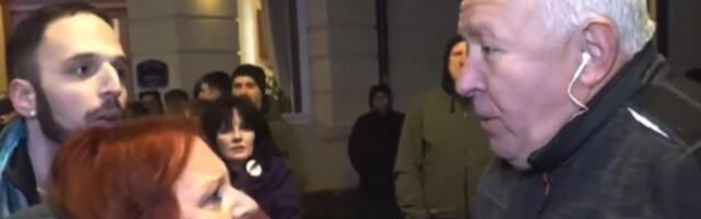 (VIDEO) Skandal u Čačku: Blokaderi napali snimatelja, policija mu isključila kameru