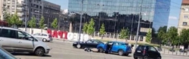 SUDAR NA SLAVIJI, OBOREN MOTOCIKLISTA! Vozač prebačen u Urgentni centar