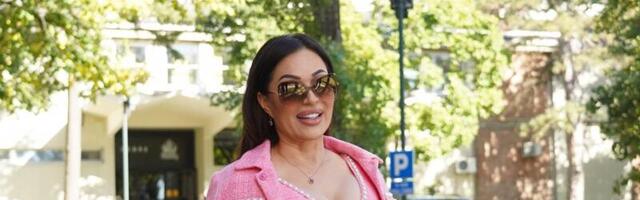 CECA DOBILA BUKET NA BINI: Hrabri mladić iz publike dobio POLJUBAC I ZAGRLJAJ, svi prisutni se ISTOPILI od prizora! (VIDEO)