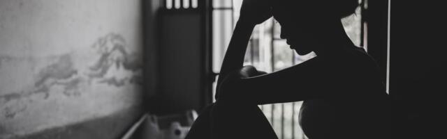 MASKIRANI PRESRELI ŽENU U GARAŽI, POSEKLI JOJ LICE I OŠIŠALI JE, OTKRIVENO KO JE ONA: Ovo ukazuje na jasnu poruku i upozorenje! (foto)