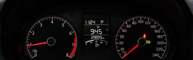 Upalila vam se lampica "Service now" tokom vožnje? Evo koliko još smete da vozite bez rizika