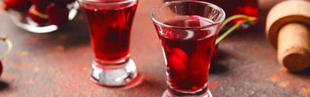 Tradicija u čaši: Bakin recept za višnjevaču - neodoljivi domaći liker