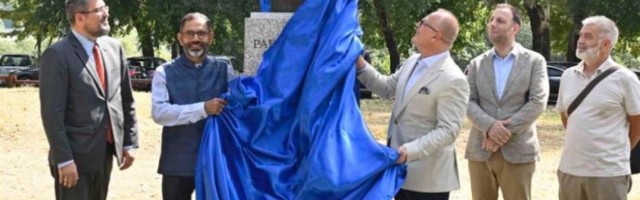 U Beogradu otkriven spomenik Rabindranatu Tagoru! Foto