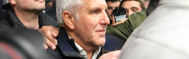 Željko Obradović kakvog niste videli: Ove fotografije pokazuju reakciju i emociju kada su ga Grobari okružili