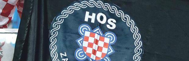 CRKVA U ŠIBENIKU POSTAVILA JASLICE SA CRNIM KRSTOVIMA I ZASTAVAMA HOS! Tu je i "objašnjenje" o ustačkom pokliču "Za dom spremni"!