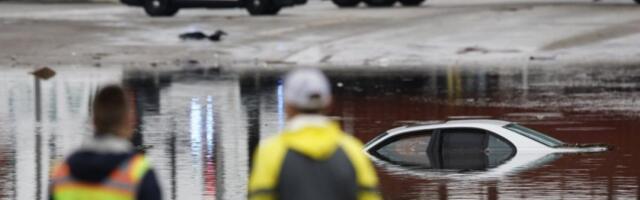 Potop za Badnje veče: Stravičan haos u Americi, voda nosi sve pred sobom (FOTO/VIDEO)