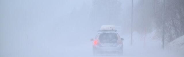 (FOTO/VIDEO)Snežna apokalipsa odnela prve žrtve! Više od 200.000 ljudi bez struje: Udario uragan, šteta je nemerljiva, sve je stalo!