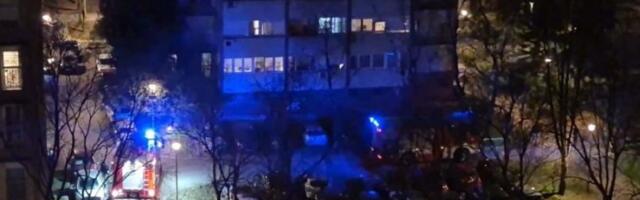DRAMA U JURIJA GAGARINA! Vatrogasci uleću u zgradu, ljudi u panici vire kroz prozore! (VIDEO)