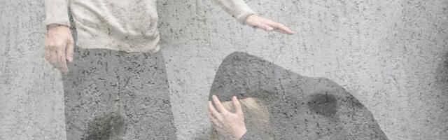 Otac razbijao saksije ćerki o glavu: Jezive scene u Crniču, komšinica u šoku gledala mučenje devojke