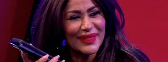 (FOTO) ZABORAVITE NA MINU KOSTIĆ SA DUGOM KOSOM: Pevačica drastično promenila izgled: Evo kako sada izgleda