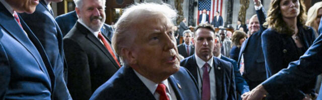 Трамп поново недодирљив за демократе