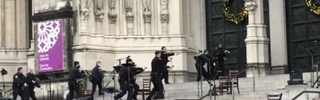 PUCNJAVA ISPRED CRKVE SVETOG JOVANA! Napadač otvorio vatru na Menhetnu (Video)