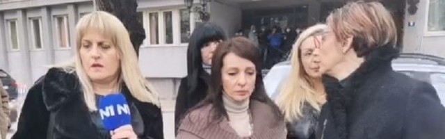Palmini tigrovi i SNS jurišnici ometaju konferenciju Marinike Tepić (VIDEO)