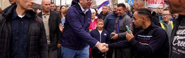 "NEMA LEPŠEG MESTA OD SRBIJE" Vučić objavio fotografiju sa skupa građana protiv blokada