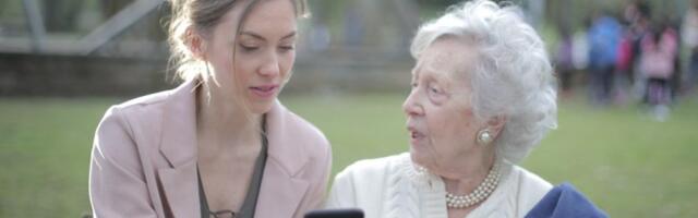 "Osećam se kao da ludim": Žena otkrila kako je baka preuzela kontrolu nad decom - zato što im je platila školu