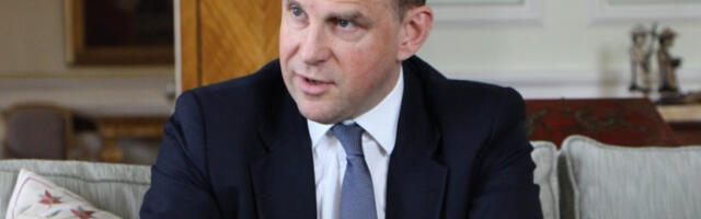 Нови удар на углед Лондона: Британски амбасадор при НАТО пакту уселио девојку у службену резиденцију