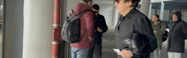 BREGA U STRAHU ZA ŽIVOT?! Muzičar se krio iza crnih naočara: Evo kako je reagovao na pitanje o BOMBAŠKOM NAPADU na njegovog saradnika!