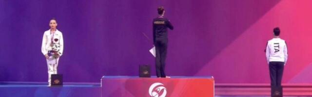 Svet priča o potezu Ruskinje: Osvojila medalju, pa okrenula leđa ukrajinskoj zastavi i himni