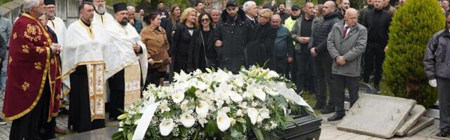 Ovom pesmom su Grobari ispratili Duška Vujoševića na večni počinak