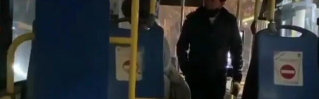 PI**A TI MATERINA, IZLAZI BRE NAPOLJE! MA KO SI BRE TI, PU! Stršna scena u autobusu, velika svađa oko MASKE (VIDEO)