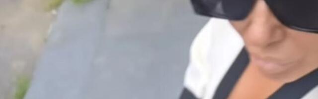 Sela ispred zgrade usred dana i zavrće haljinu, komšije šokirane zbog Ane Nikolić: Isplivao video