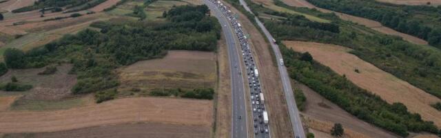 Kilometarska kolona na auto-putu Niš-Beograd kod petlje Pojate