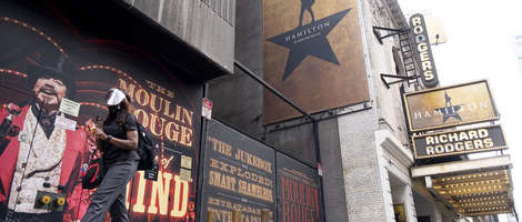 Pozorišta na Broadwayu zatvorena do kraja maja 2021.