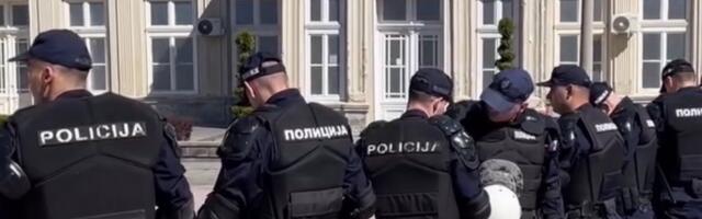 Niš: Policija privela 11 osoba, među njima 1 zbog pljuvanja i 1 što je bio pored izgrednika