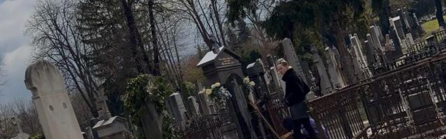 Ćerka i udovica izašle na groblje, utučene na godišnjicu Željkove smrti: Grob pretrpan cvećem