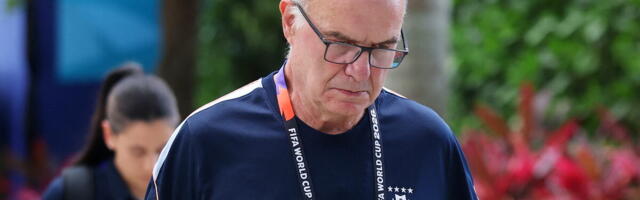 "CRNA OVCA" MUNDIJALA: Evo zašto čelnici FIFA ne vole nikako selektora Urugvaja! O njegovom poziranju bruji planeta