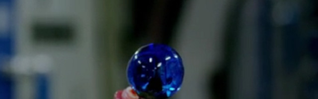 Kako popuniti prazninu između nežive materije i nastanka samoreplicirajućeg živog sistema?