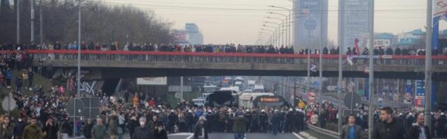 DRŽAVA IM ISPUNILA SVE ZAHTEVE, ALI ONI OPET PROTESTUJU! Danas ponovo blokada puteva u čak 40 gradova! NOVI BEZOBRAZLUK OPOZICIJE I LAŽNIH EKOLOGA!
