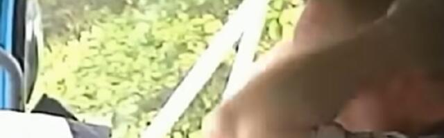 Kamiondžija iz pakla kod Uba: Vozi ogroman teret bez gume (VIDEO)