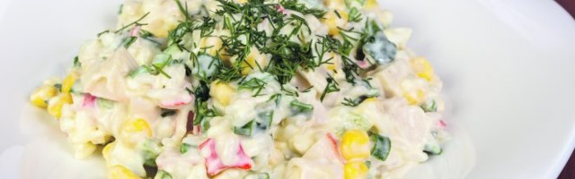 IDEALAN PREDLOG ZA LAGANU VEČERU: Salata sa kukuruzom, KOJA ĆE VAS ZASITITI!