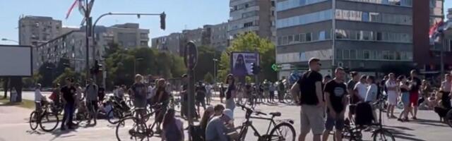 "Neprobojna" blokada Novosađana: Petkom se ne pegla (VIDEO)