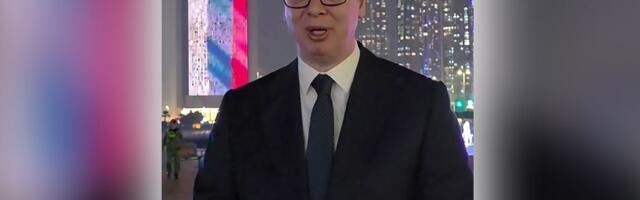 Velika srpska zastava u Abu Dabiju: Vučić zahvalio Emiratima na jedinstvenoj čestitki
