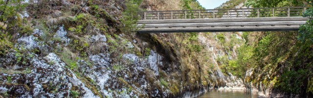 U klisuri Vladikina ploča na Staroj planini postavljen planinarsko pešački most