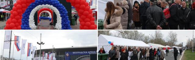 Veliki skup SNS u Beogradu: Građani se okupljaju ispred Arene, Informer na licu mesta (FOTO/VIDEO)