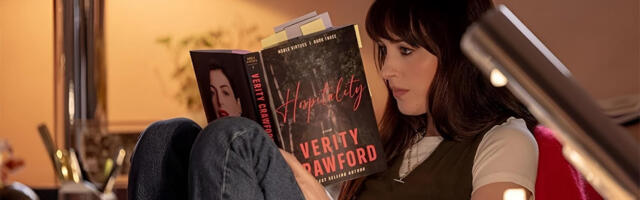 Anne Hathaway i Dakota Johnson u filmu Verity