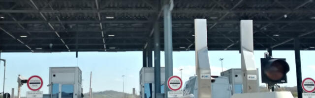 Камиони на излазу из Србије чекају пет сати, без задржавања на наплатим рампама