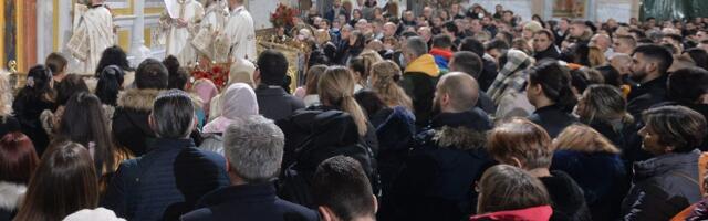 Danas je Božić – patrijarh Porfirije služi liturgiju u hramu Svetog Save